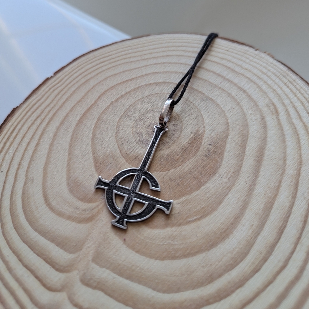 Ghost band sterling silver 925 pendant